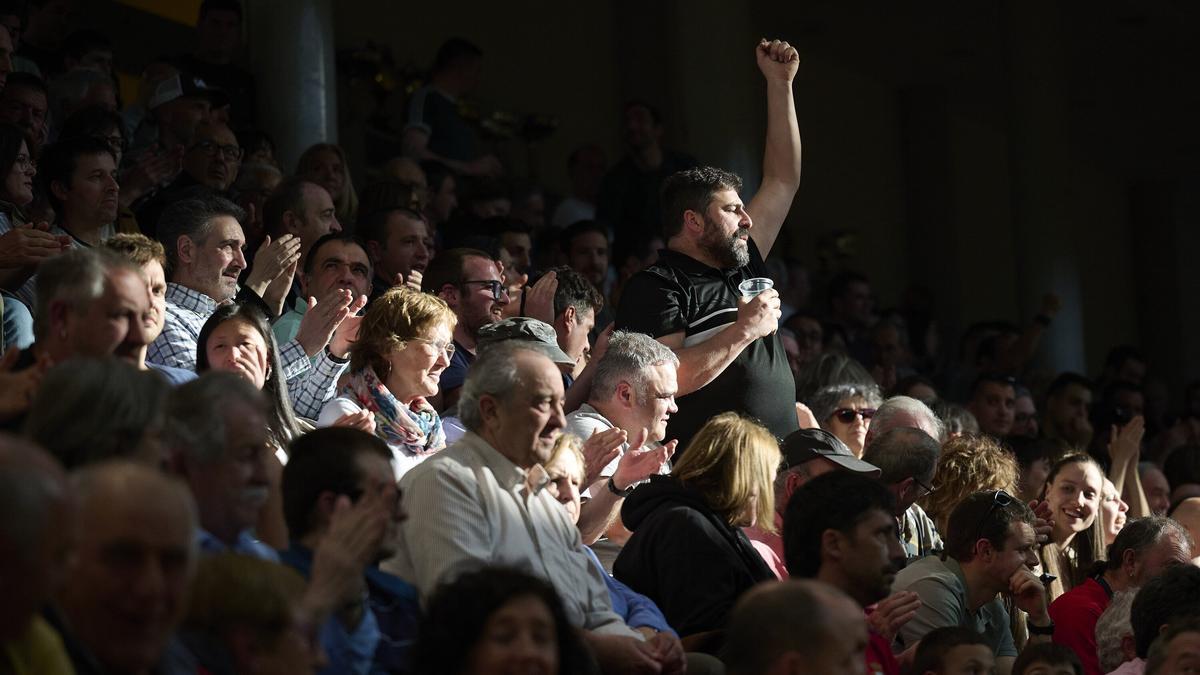 Erik Jaka se clasifica para los cuartos de final del Manomanista tras remontar ante Ezkurdia en Lizarra.