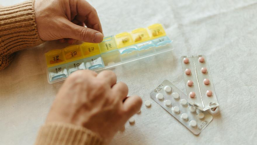 Los símbolos, siglas y leyendas son elementos de relevancia que se encuentran en el etiquetado y aportan información sobre el medicamento.
