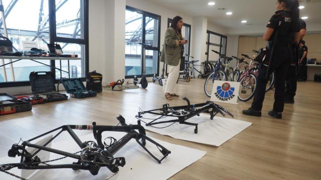Exposición de objetos robados en Eibar organizada por la Ertzaintza a finales del año pasado.
