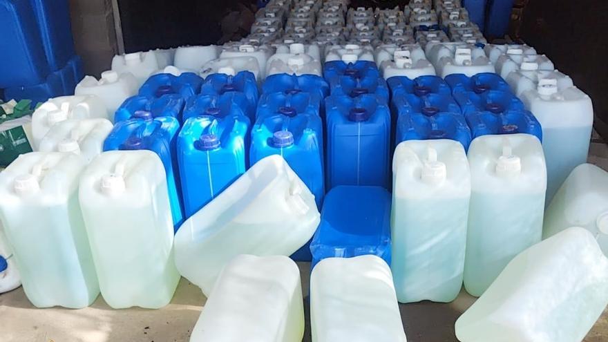 Garrafas de gasolina incautadas en Adra y El Ejido (Almería).