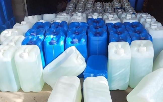 Garrafas de gasolina incautadas en Adra y El Ejido (Almería).