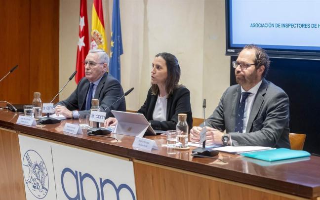 El portavoz de IHE, José María Peláez, su presidenta, Ana de la Herrán, y el secretario de la asociación, Antonio Morales.