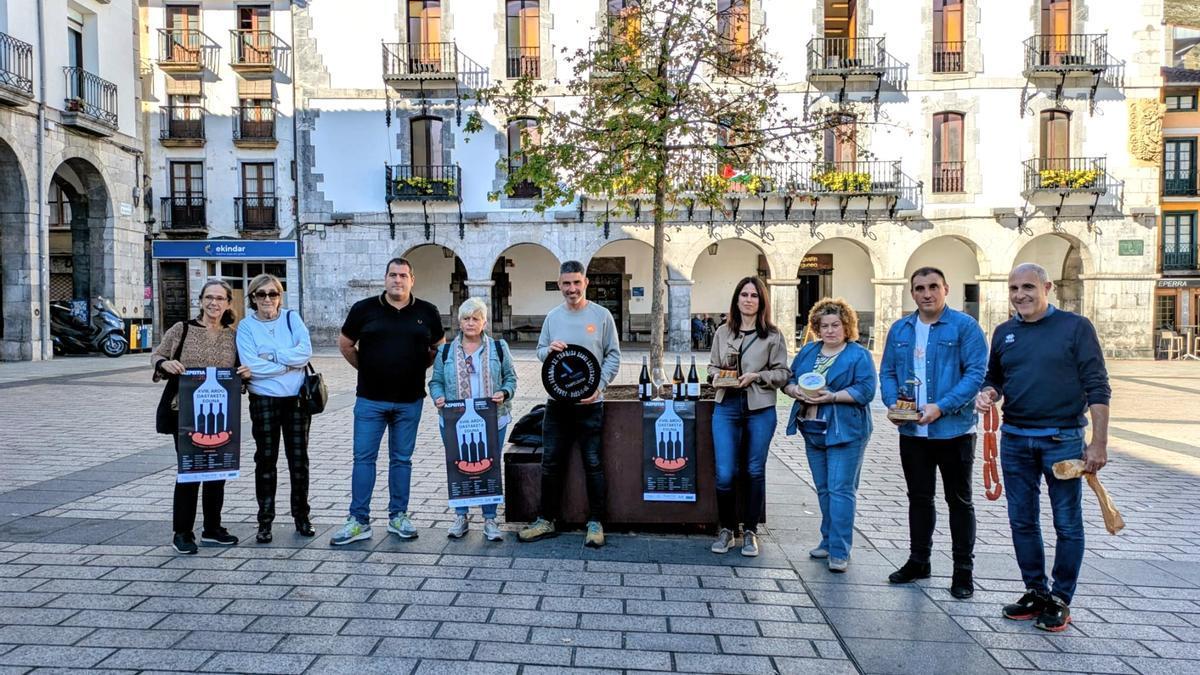 Presentación del Ardo Dastaketa Eguna y el concurso de chorizo cocido que tendrán lugar el sábado en Azpeitia.