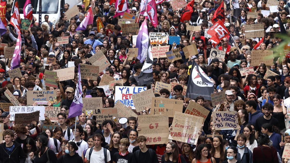 Los estudiantes marchan durante una manifestación por las condiciones escolares en Montpellier, en el sur de Francia.
