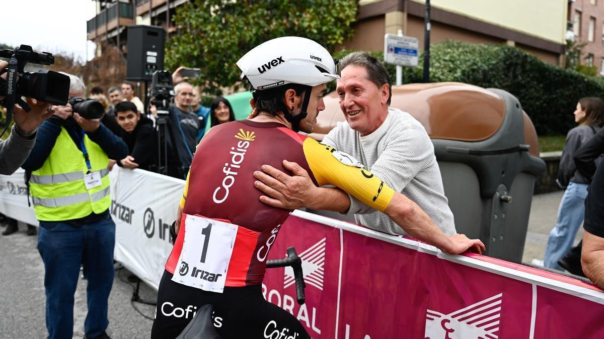 José Ramón, padre de Ion, emocionado con su hijo.