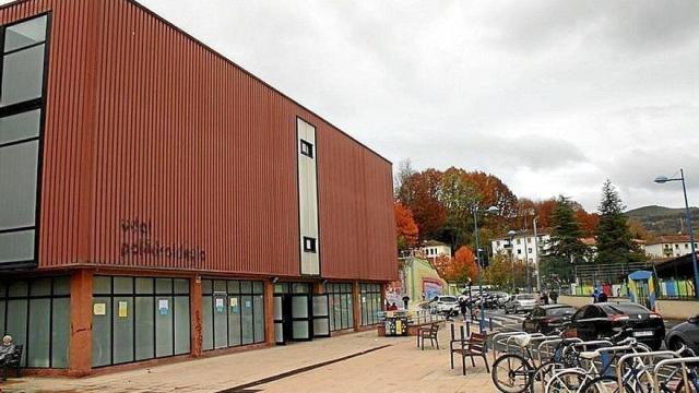 Exterior del polideportivo de Galtzaraborda.