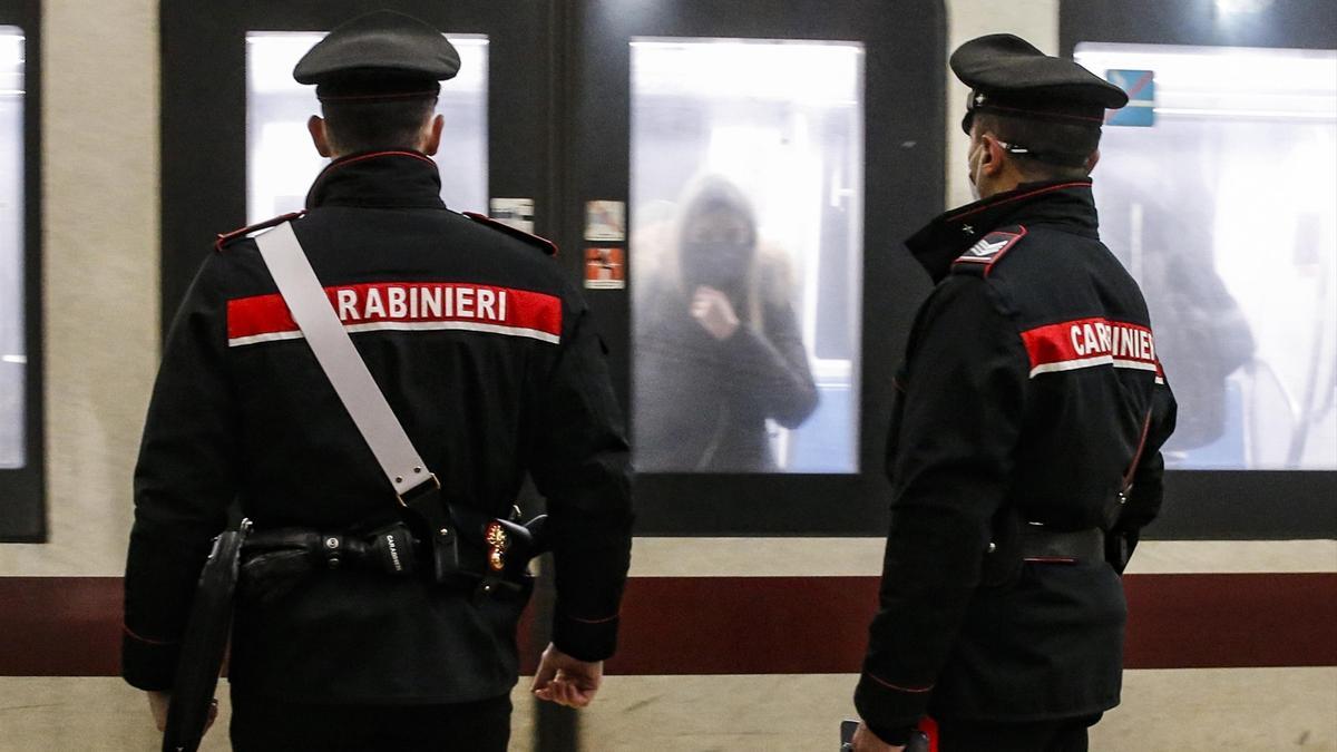 Agentes de los Carabinieri.