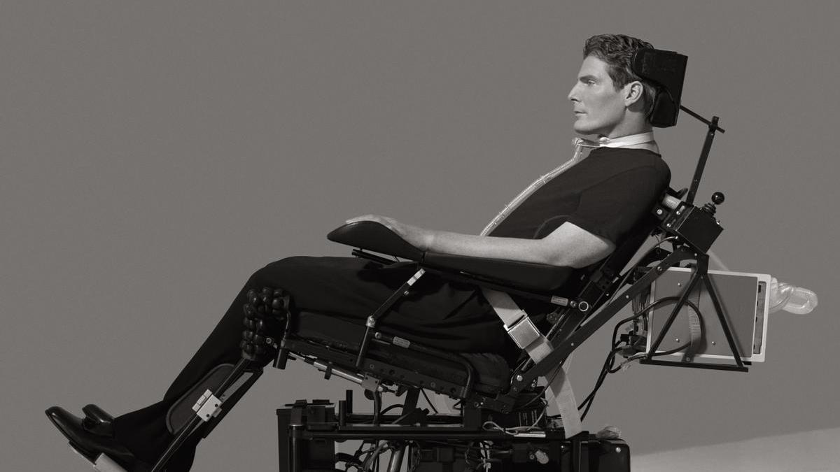 Christopher Reeve, en su silla especial para lesionados medulares.
