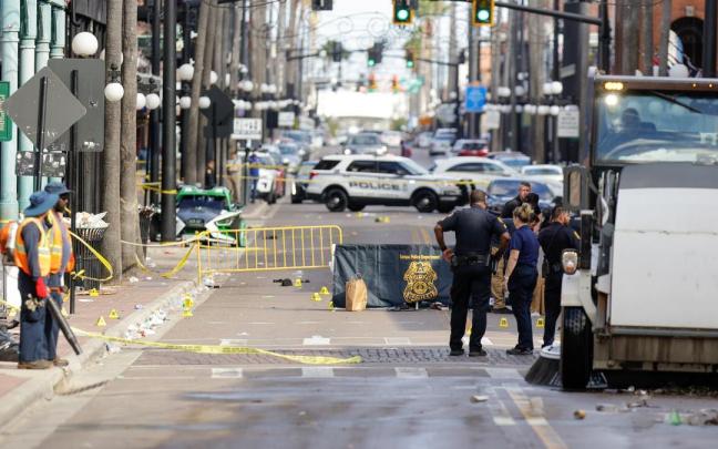 Dispositivo policial tras un tiroteo en Florida.