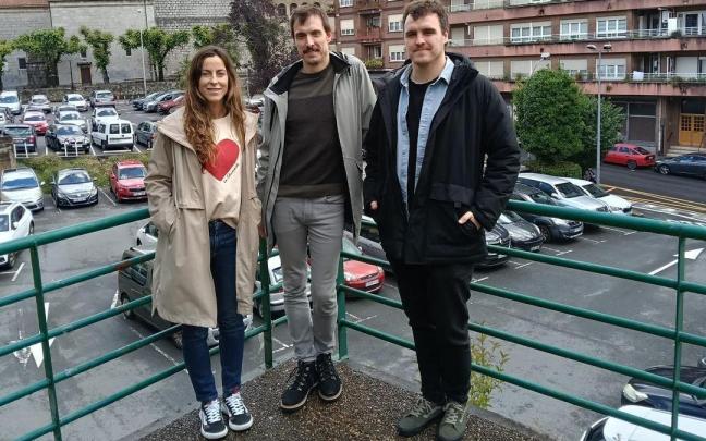 Los responsables municipales sobre el solar de Urumea