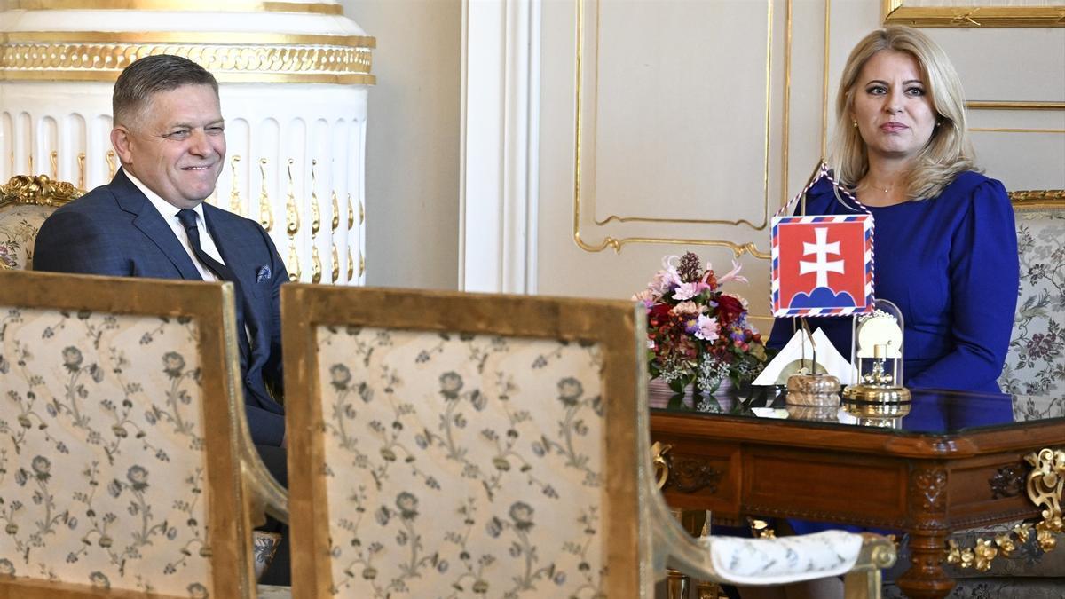 La presidenta eslovaca Zuzana Caputova junto al líder socialdemócrata Robert Fico