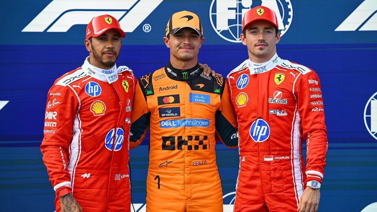 Lando Norris celebra su pole en Hungría entre los pilotos de Ferrari, Lewis Hamilton y Charles Leclerc.