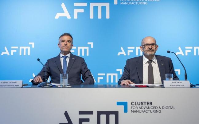 El presidente y el director general del clúster de la Máquina-Herramienta AFM, José Pérez (d) y Xabier Ortueta, respectivamente. / Javier Etxezarreta El presidente y el director general del clúster de la Máquina-Herramienta AFM, José Pérez (d) y Xabier Ortueta, respectivamente.