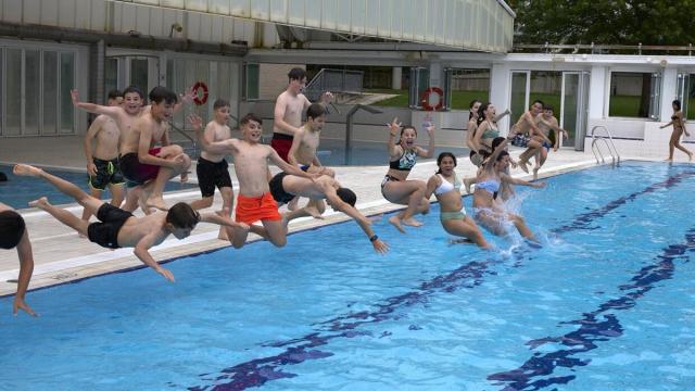 Las piscinas abren sus puertas: bañistas en Huarte y San Juan Las piscinas abren sus puertas: bañistas en Huarte y San Juan