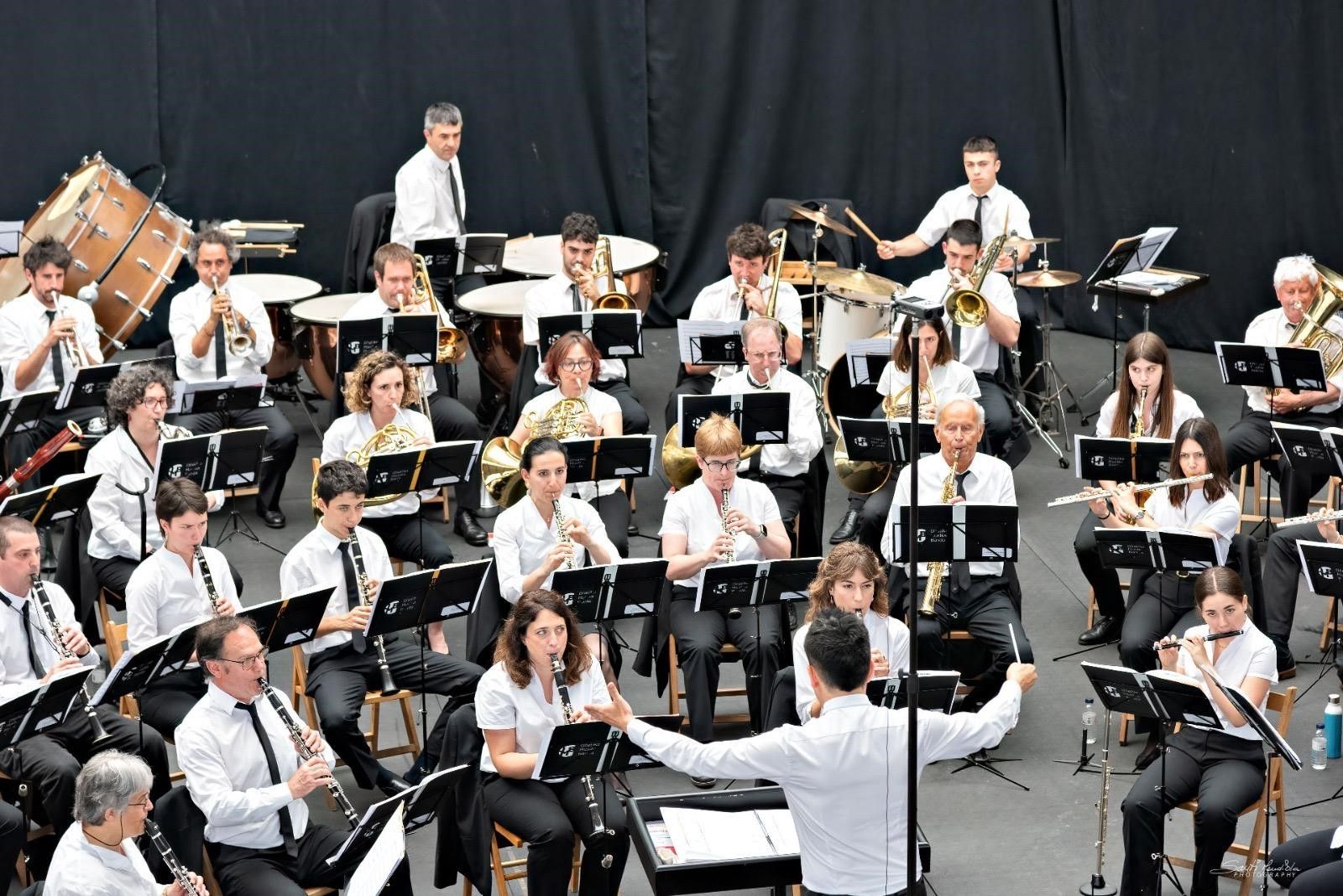 La formación que dirige Biain durante un recital.