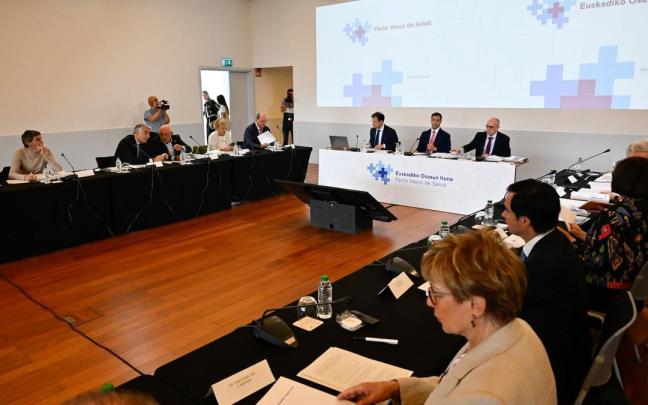 El lehendakari preside la primera reunión del Pacto Vasco de Salud. / Oskar Gonzalez El lehendakari preside la primera reunión del Pacto Vasco de Salud.