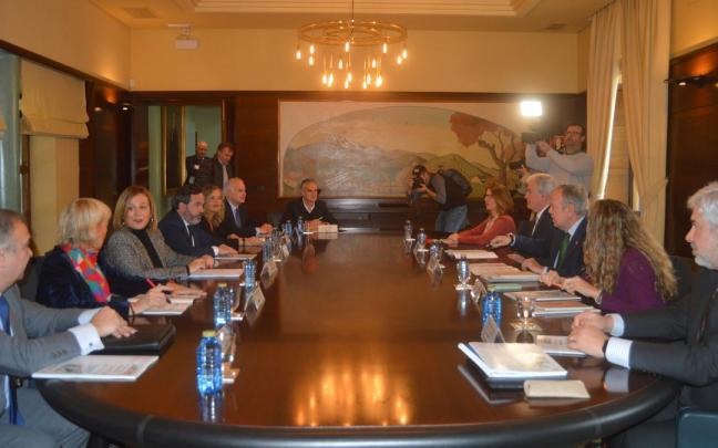 El Gobierno vasco solicita, junto a Confebask, la gestión directa de 1.047 millones de ayudas MRR para PERTES regionales. El Gobierno vasco solicita, junto a Confebask, la gestión directa de 1.047 millones de ayudas MRR para PERTES regionales.