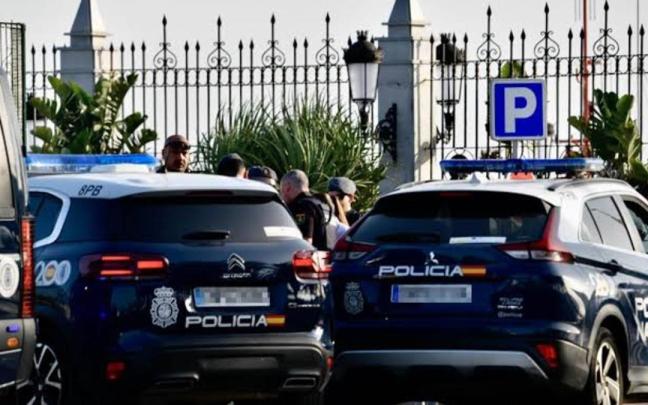 Agentes de Policía Nacional en el Puerto de Ceuta.