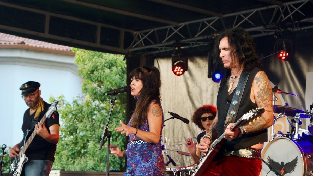 Rubia mira atrás, a la música que se hacía en la segunda mitad del siglo XX.