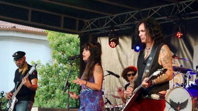 Rubia mira atrás, a la música que se hacía en la segunda mitad del siglo XX.