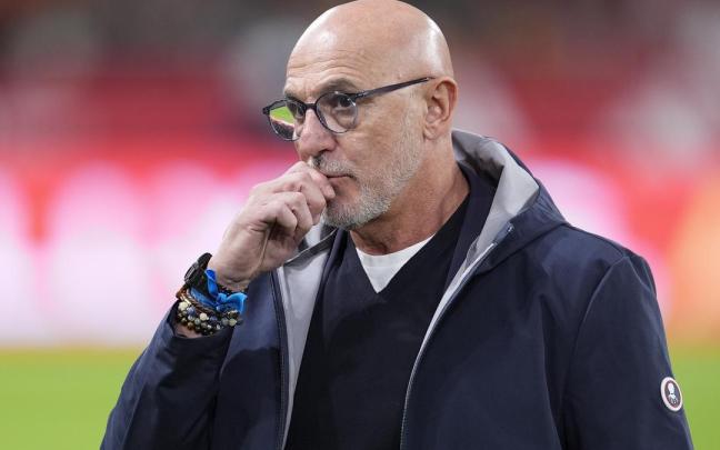 El seleccionador Luis de la Fuente, durante un partido de España.