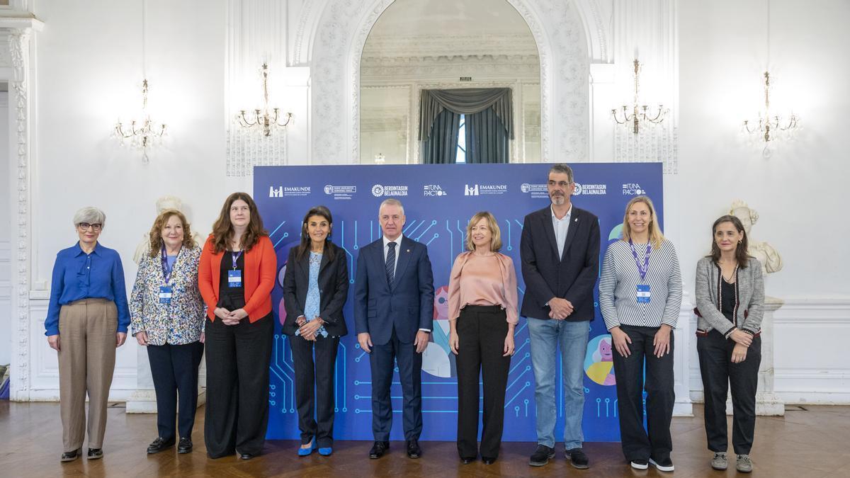 El lehendakari ha inaugurado en Donostia el Congreso Internacional 'Igualdad, Ciencia y tecnología, por un cambio de paradigma'.