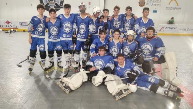 Integrantes del equipo juvenil de Burdinola IK que se medirán este sábado en Labegaraieta.