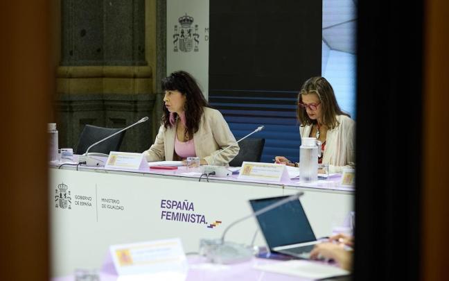 La ministra Redondo, junto a la delegada del Gobierno contra la Violencia de Género, Carmen Martínez Perza.