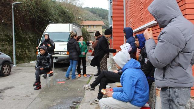 Algunos de los ocupantes de las viviendas de Agarre han rechazado la alternativa de reubicación del Ayuntamiento