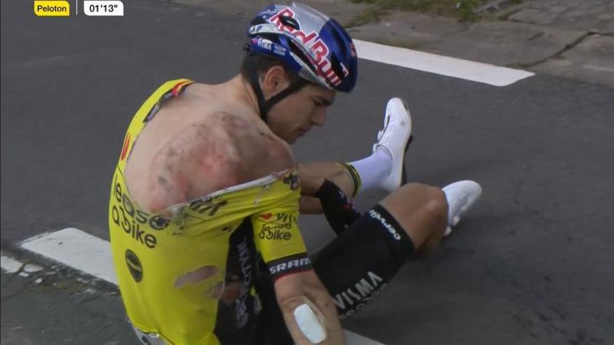 Wout Van Aert, en el suelo tras la cáida.