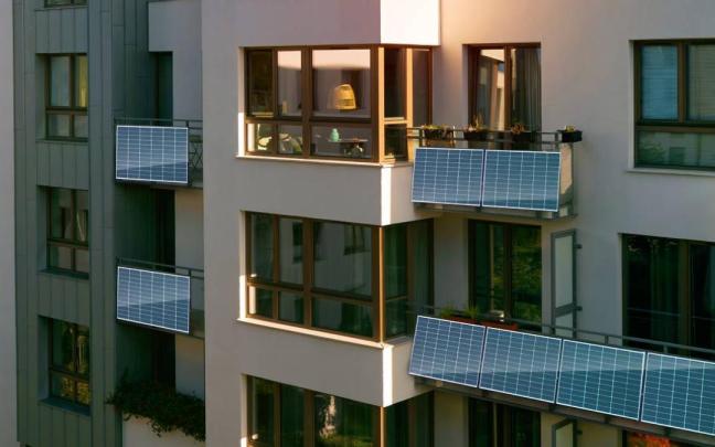 Placas solares en la fachada