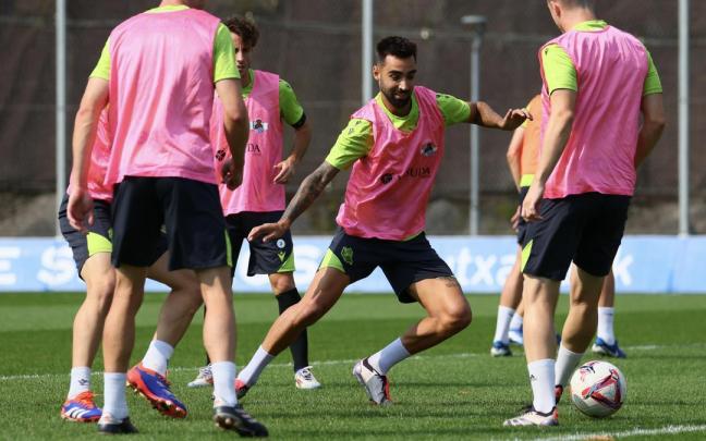 Brais Méndez, durante el entrenamiento del pasado viernes en las instalaciones de Zubieta. / REAL SOCIEDAD