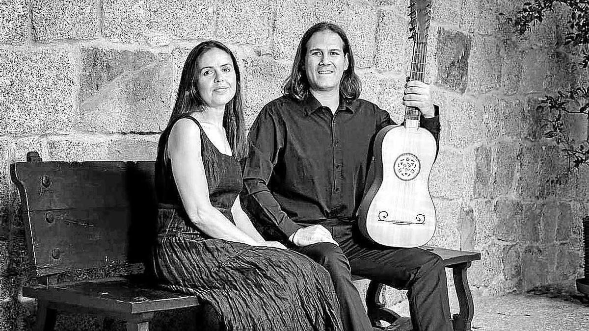 La soprano María Espada y el archilaúd Manuel Minguillón.