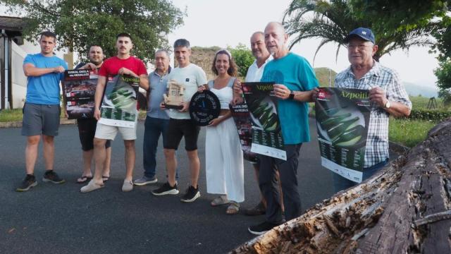 Presentacion de los concursos de sidra y queso, y el programa del día del Baserritarra en la sidrería Añota.