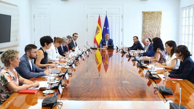 Pedro Sánchez preside la reunión de seguimiento del Gobierno de la situación en Ceuta, hoy en La Moncloa.