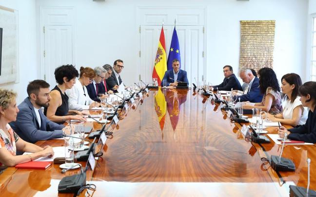 Pedro Sánchez preside la reunión de seguimiento del Gobierno de la situación en Ceuta, hoy en La Moncloa.