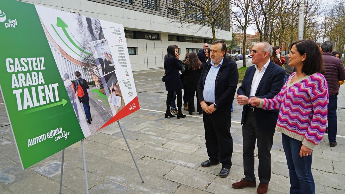 Artolazabal, González y Suso presentando este sábado Gasteiz-Araba Talent.