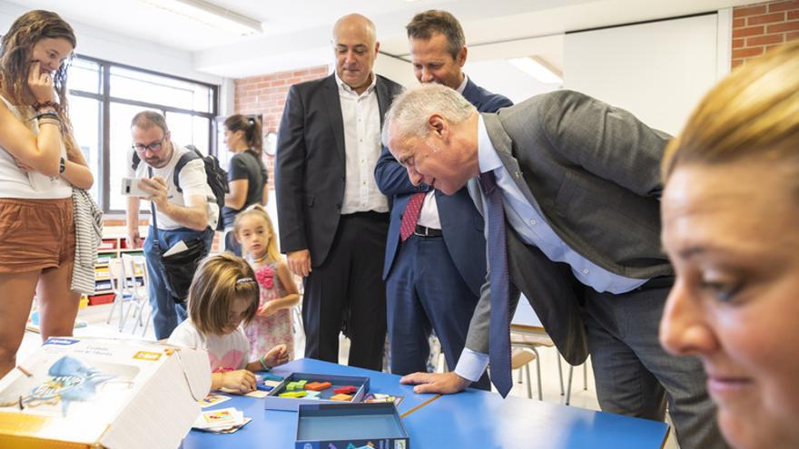 El lehendakari visita el Centro de Educación Txomin Aresti en el primer día del curso 2023-2024