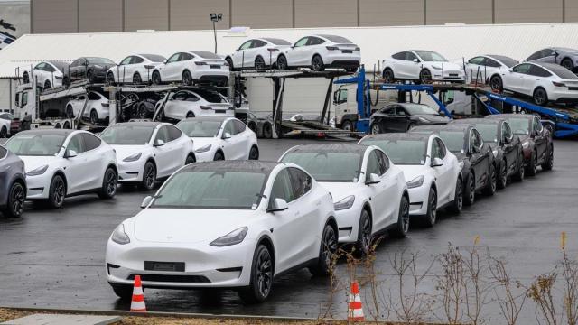 Unos Tesla, aparcados en Alemania.