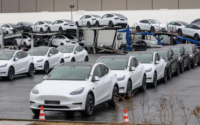 Unos Tesla, aparcados en Alemania.
