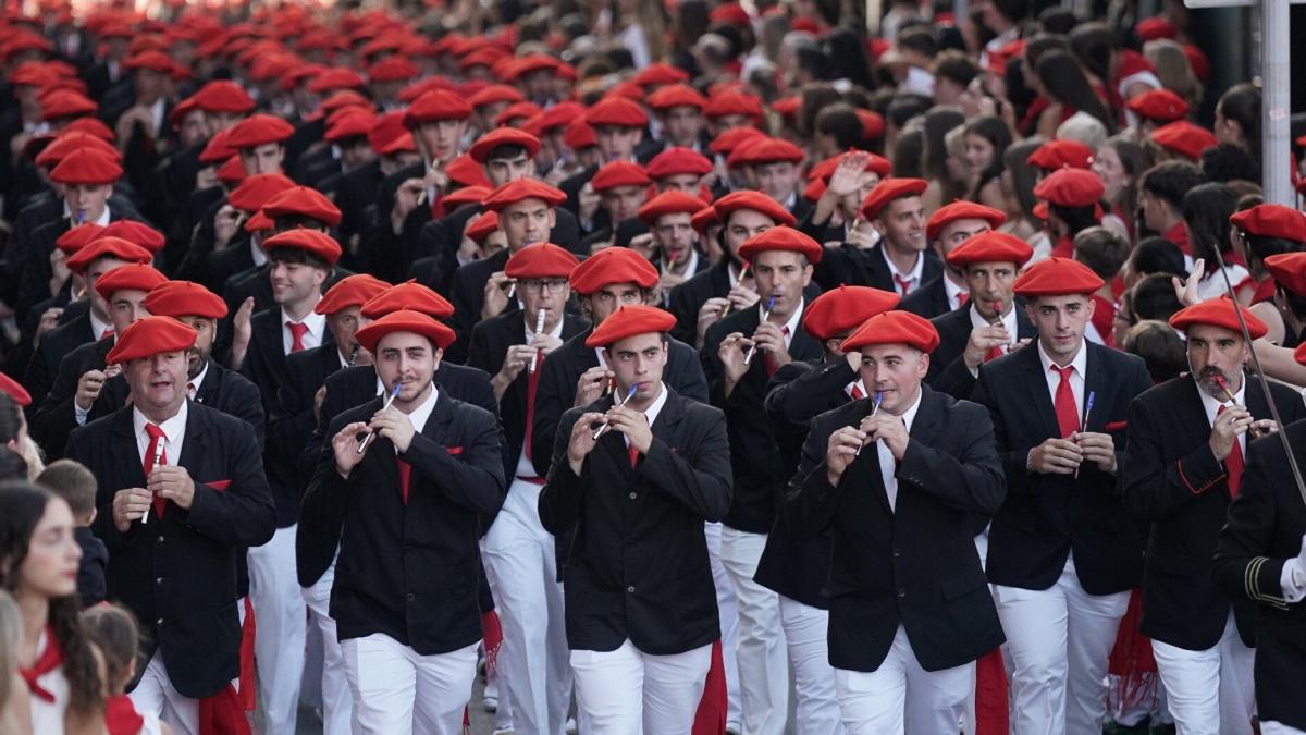 Desfile del Alarde tradicional de San Marcial, esta mañana, por Irun / Rubén Plaza