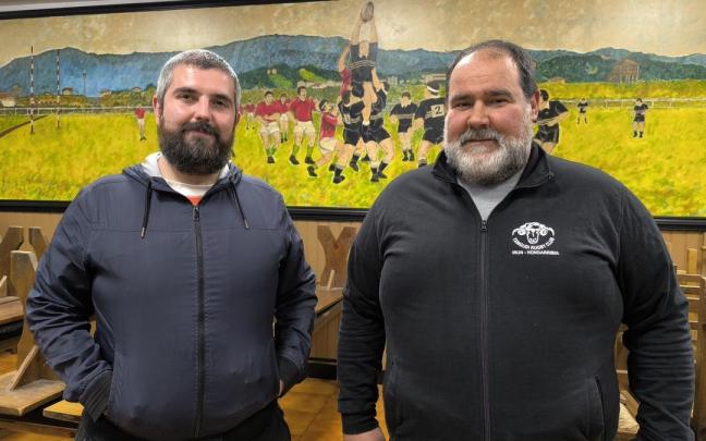 Xabier Sánchez, responsable de la escuela del Txingudi Rugby Club, e Iñigo Camarero, entrenador del equipo senior y directivo