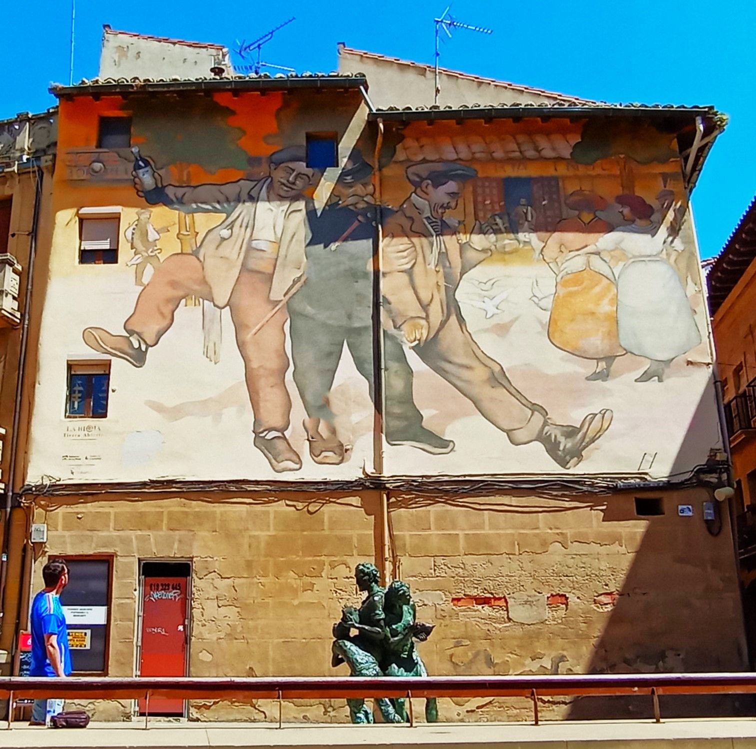 El buen humor de Haro se refleja en este mural.