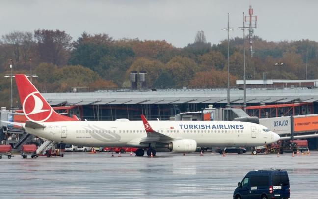 El hombre, de 35 años, entró en el aeropuerto en la víspera atravesando una barrera con su vehículo. El hombre, de 35 años, entró en el aeropuerto en la víspera atravesando una barrera con su vehículo.