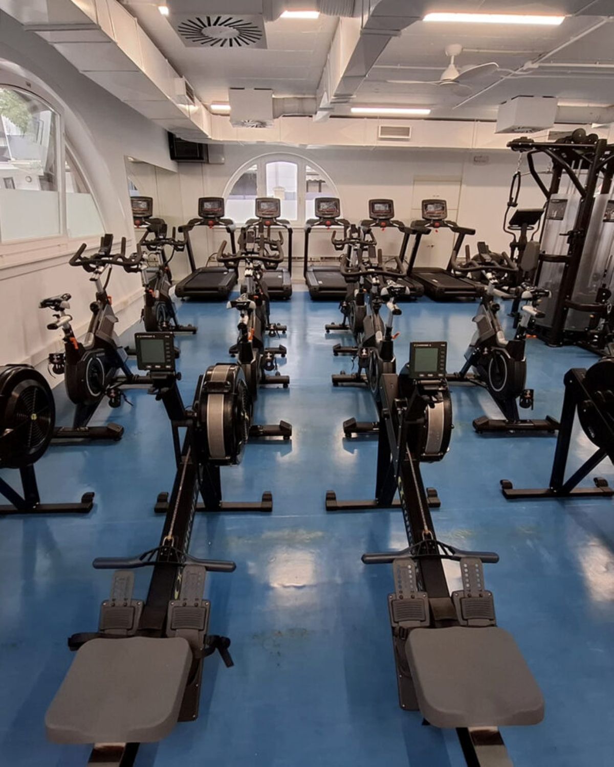 Interior del gimnasio del polideportivo Karela de Orio.