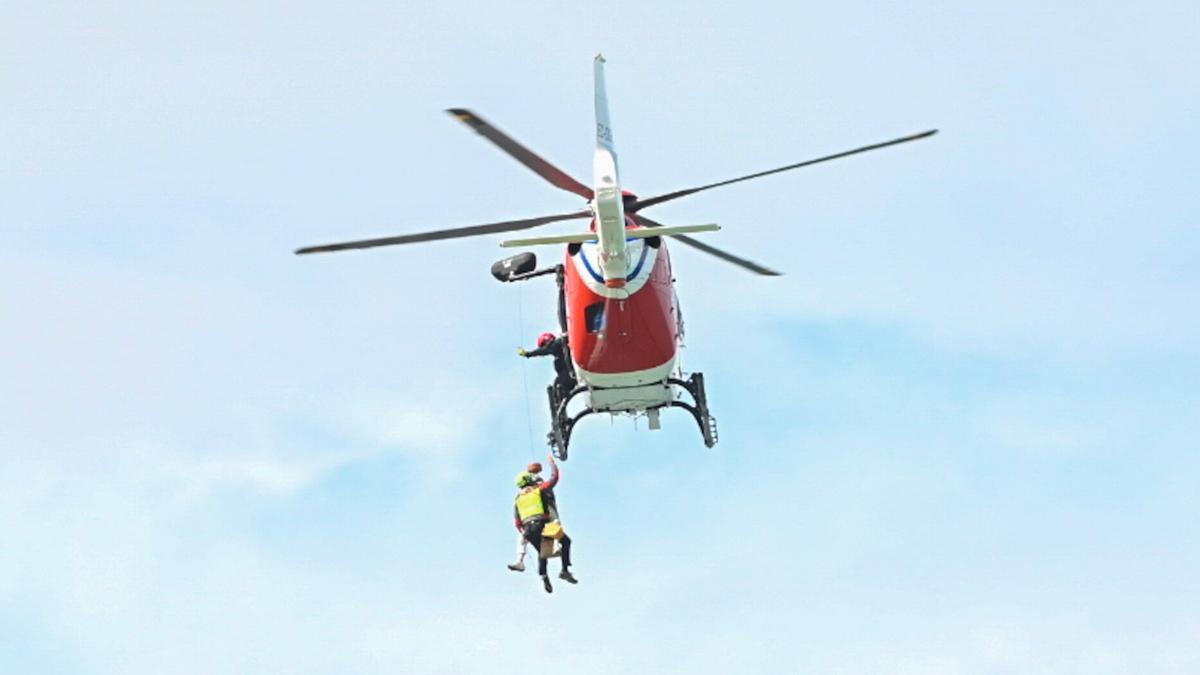Rescate de una mujer en la playa de Inpernupe de Zumaia.