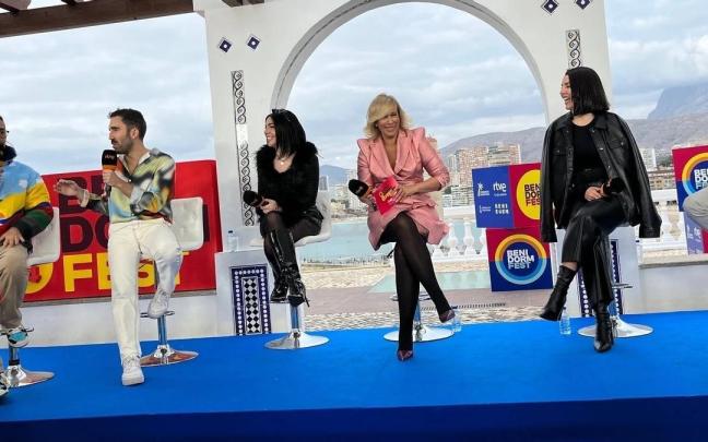 Ruth Lorenzo, segunda por la derecha, en Benidorm.