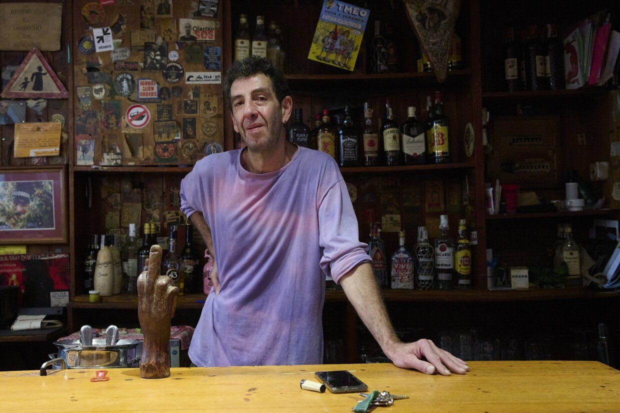 Dani Unziti, tras la barra del bar Zuriza de Pamplona, ayer durante la entrevista