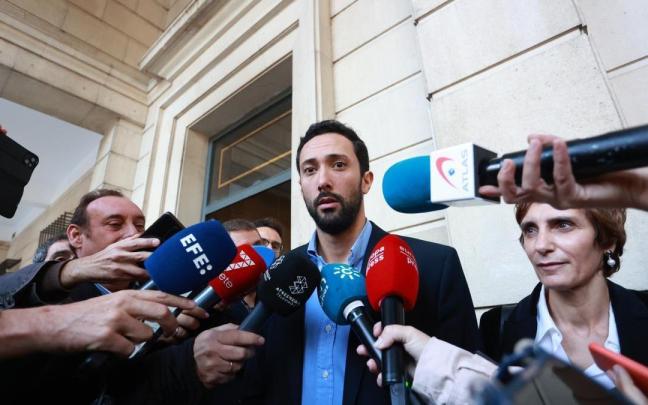 José Miguel Arenas Beltrán, conocido como Valtònyc, comparece ante los medios tras conocer su sentencia. José Miguel Arenas Beltrán, conocido como Valtònyc, comparece ante los medios tras conocer su sentencia.