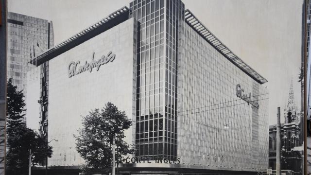 El Corte Inglés ocupa la segunda posición gracias a su Plan Director de Sostenibilidad 2025 2030. Imagen de su apertura en Bilbao en 1969.